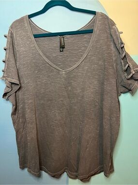 Torrid | Gray V-Neck Short Sleeve Top with Ladder Sleeve Detail | Size 3X
